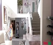 Una famiglia è riunita tutta insieme