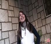 Fidanzata spagnola carina fa l'amore con un grassone