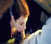 Spiare sotto la scrivania