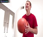 Lisa Ann si fa riempire da un grosso cazzo